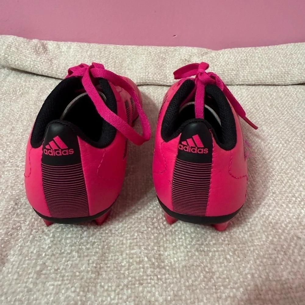 Adidas Bright Pink Soccer Shoes girl's size 1 1/2